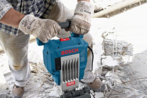 Bosch GSH 16-30 Heavy Duty Corded Electric Demolition Breaker with Hex, 1,750W, 300 BPM, 41J, 16.9 kg, Vibration Control + 1 Pointed Hex Chisel, 30 mm Hex Shank, & Carrying Case, 1 Year Warranty - Image 4