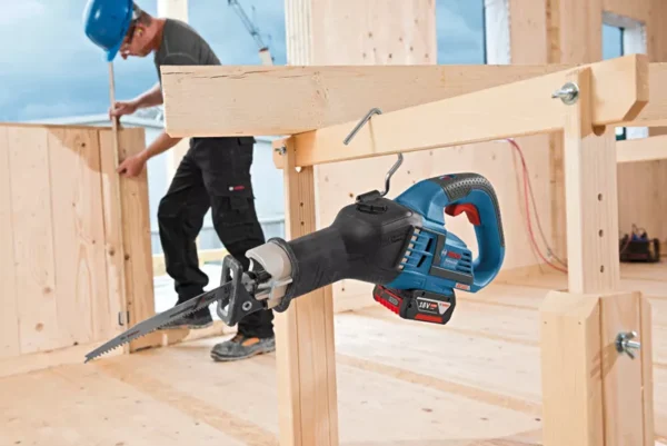 GSA 18V-32 PROFESSIONAL CORDLESS RECIPROCATING SAW - Image 2