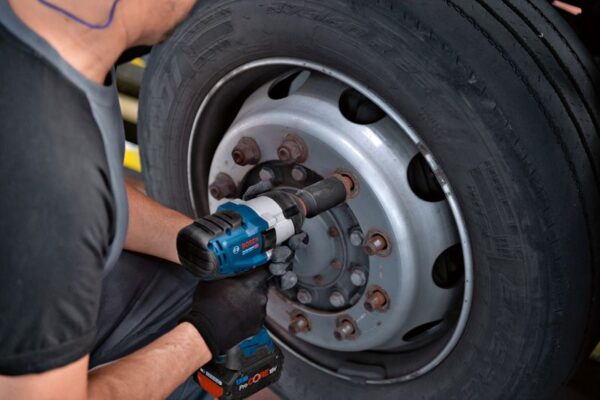 GDS 18V-1050 H PROFESSIONAL CORDLESS IMPACT WRENCH - Image 3