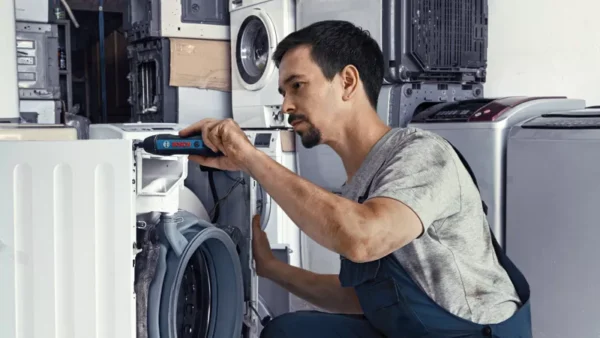 BOSCH GO PROFESSIONAL CORDLESS SCREWDRIVER - Image 2