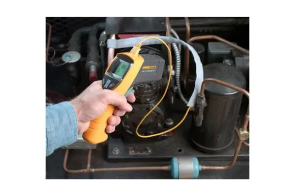 FLUKE 561 Infrared Thermometer